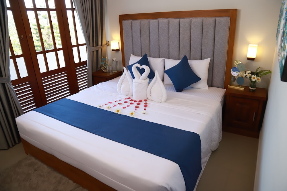 Superior Double Room, 1 King Bed, Mountain View