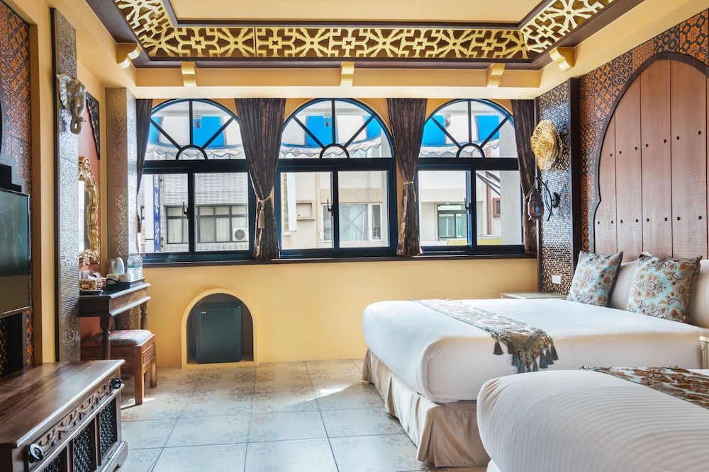 Grand Quadruple Room, 2 Queen Beds photo 2