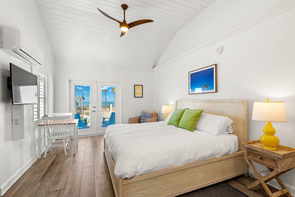 Deluxe Studio (Gulfstream)