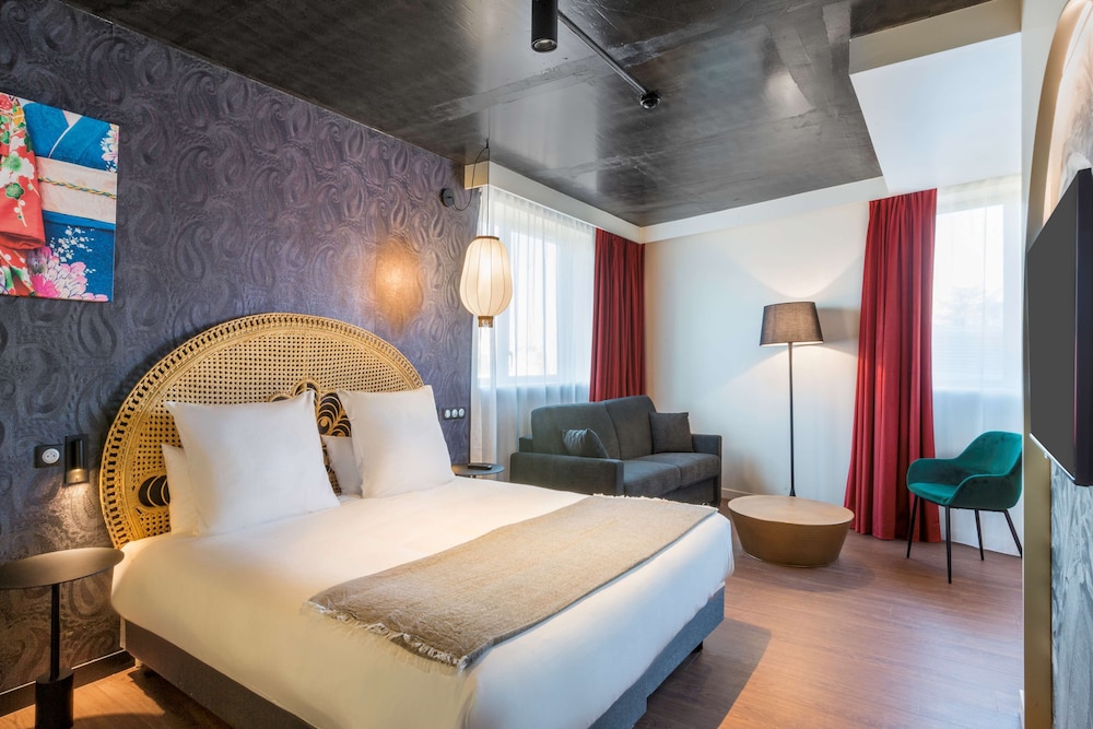 Family Room, 1 Queen Bed, Non Smoking (Larger Room;with Sofabed)