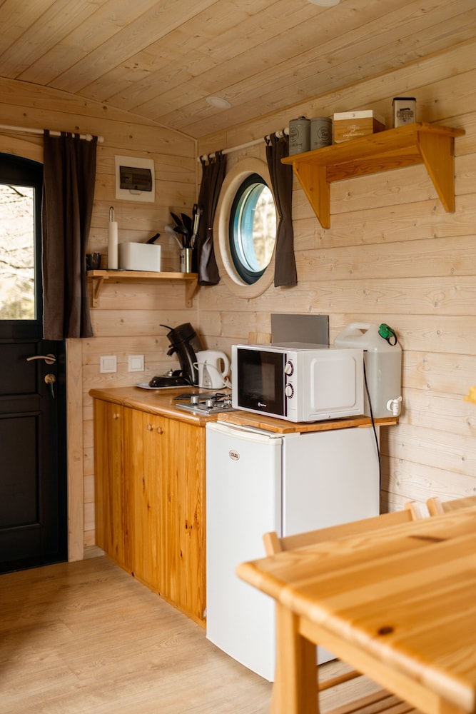 Wooden Caravan (Maya) photo 3