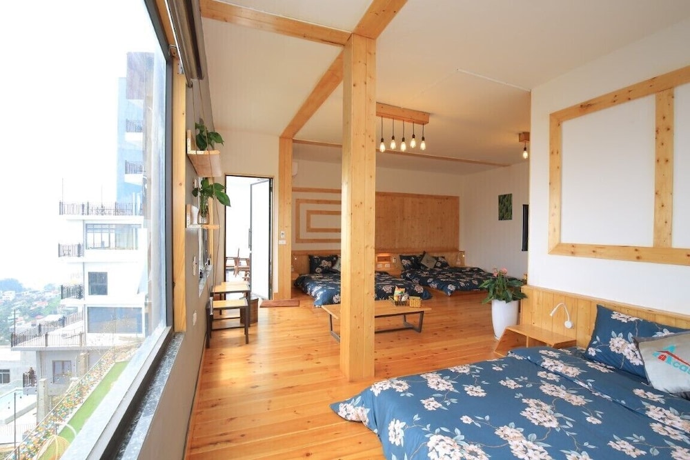 Classic Room, Multiple Beds, Balcony, Mountain View photo 3
