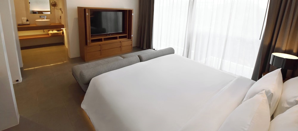 Deluxe Double Room, Pool View - Photo 5