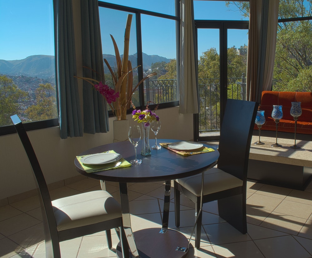 Executive Studio Suite, 1 King Bed, Accessible, City View photo 2