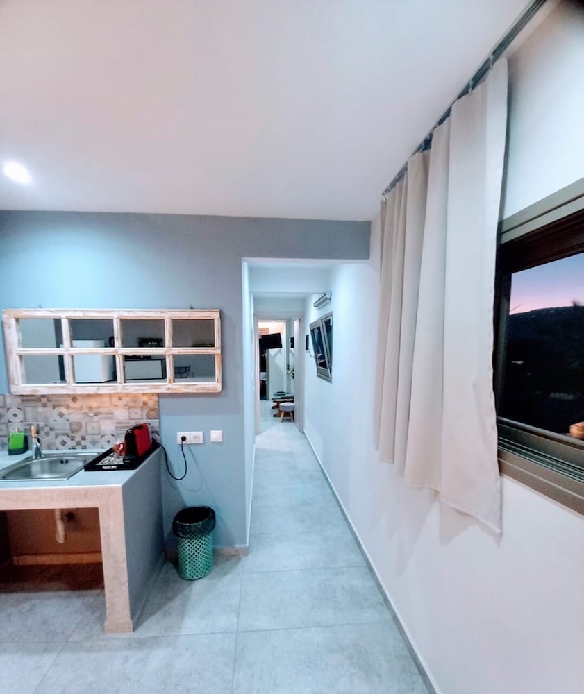 Double Room, 1 King Bed, Sea View photo 3