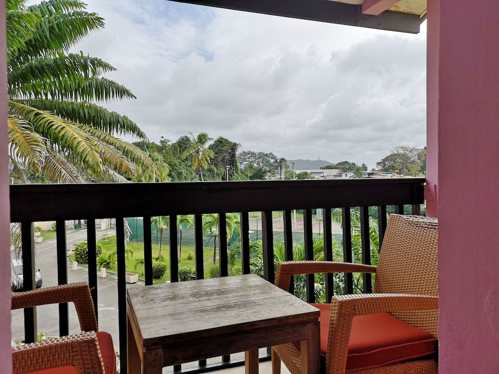 Standard Room, 1 King Bed, Balcony photo 3