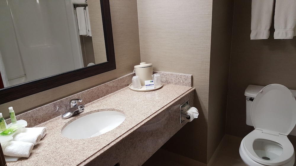 Suite, Multiple Beds (Additional Living Area) - Photo 3