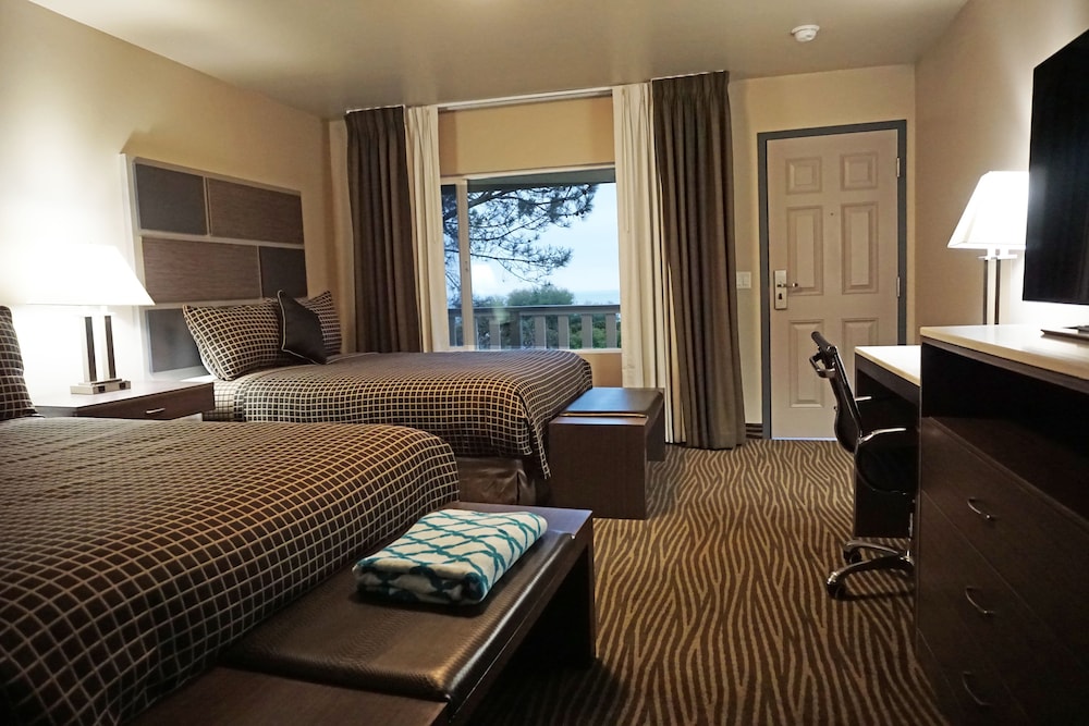 Deluxe Room, 2 Queen Beds, Ocean View photo 2
