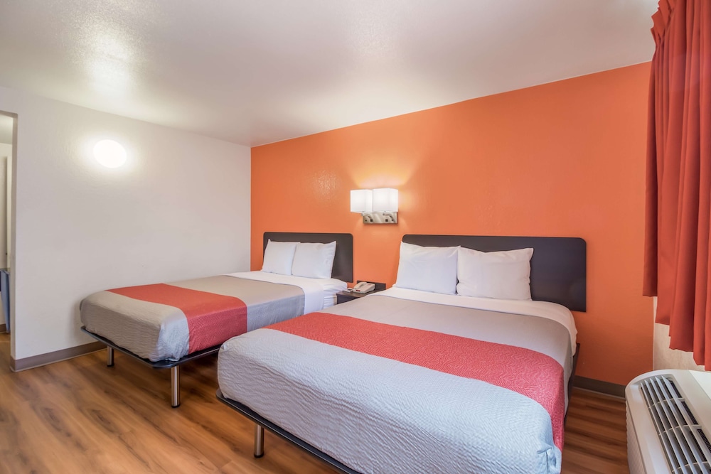 Standard Room, 2 Queen Beds, Non Smoking photo 1