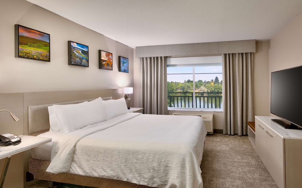 King Riverview Suite - Photo 2