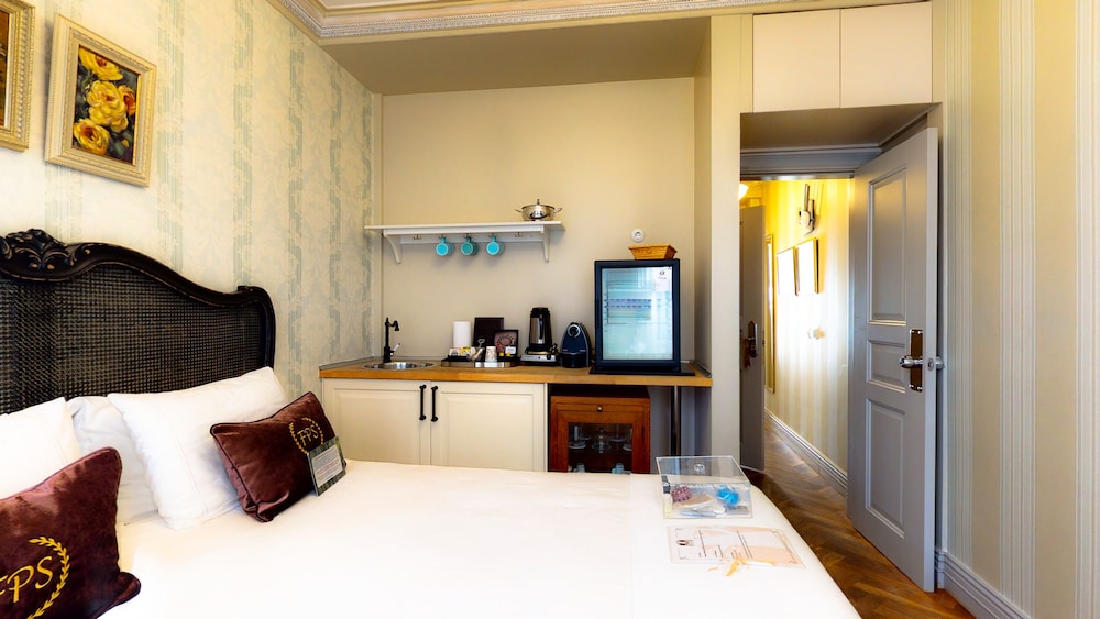 One Bedroom Suite photo 2