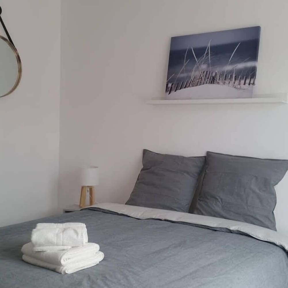 Basic Twin Room - Photo 3
