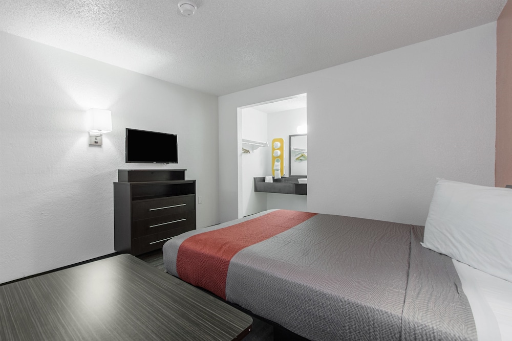 Standard Room, 1 Queen Bed, Accessible, Non Smoking photo 3