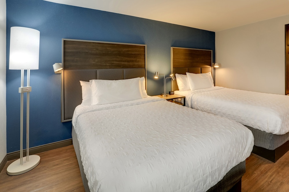 Room, 2 Queen Beds - Photo 3