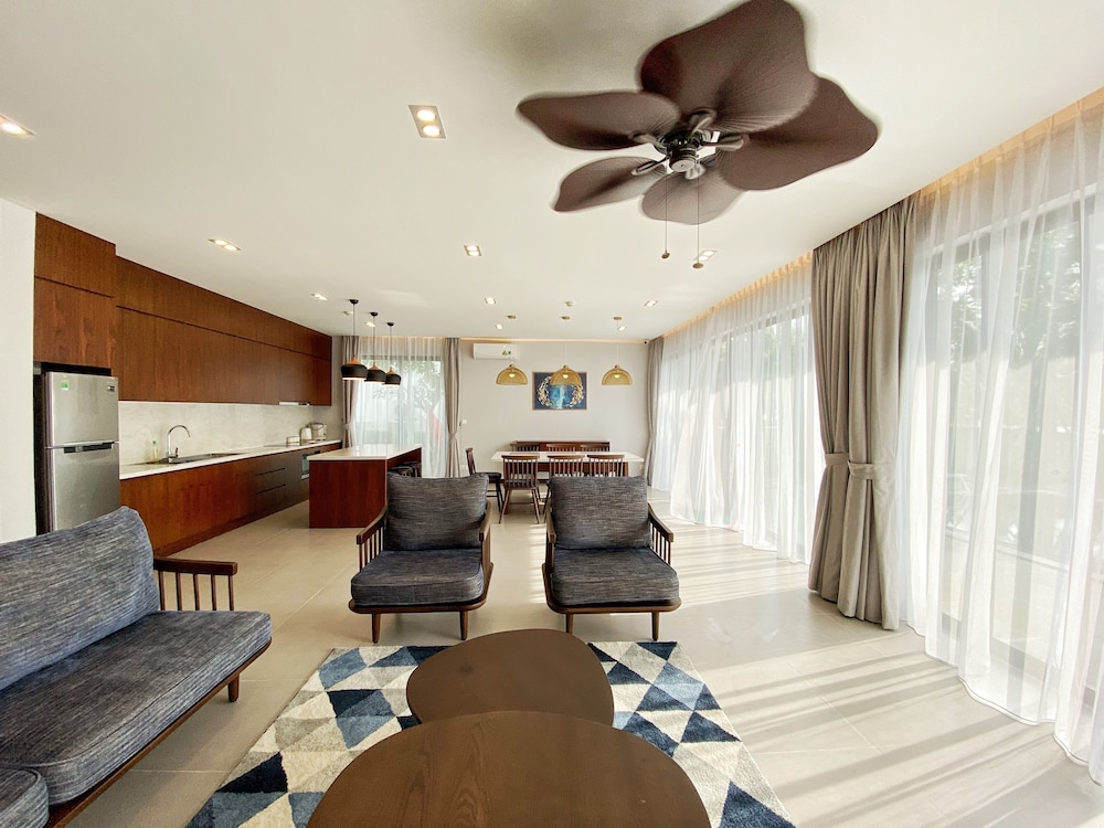 Executive Villa, 4 Bedrooms, Beach View, Beachfront photo 2