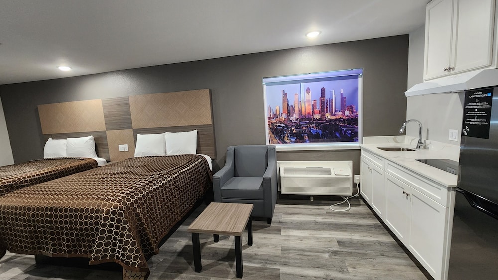 Deluxe Room, 2 Queen Beds, Non Smoking, Kitchenette