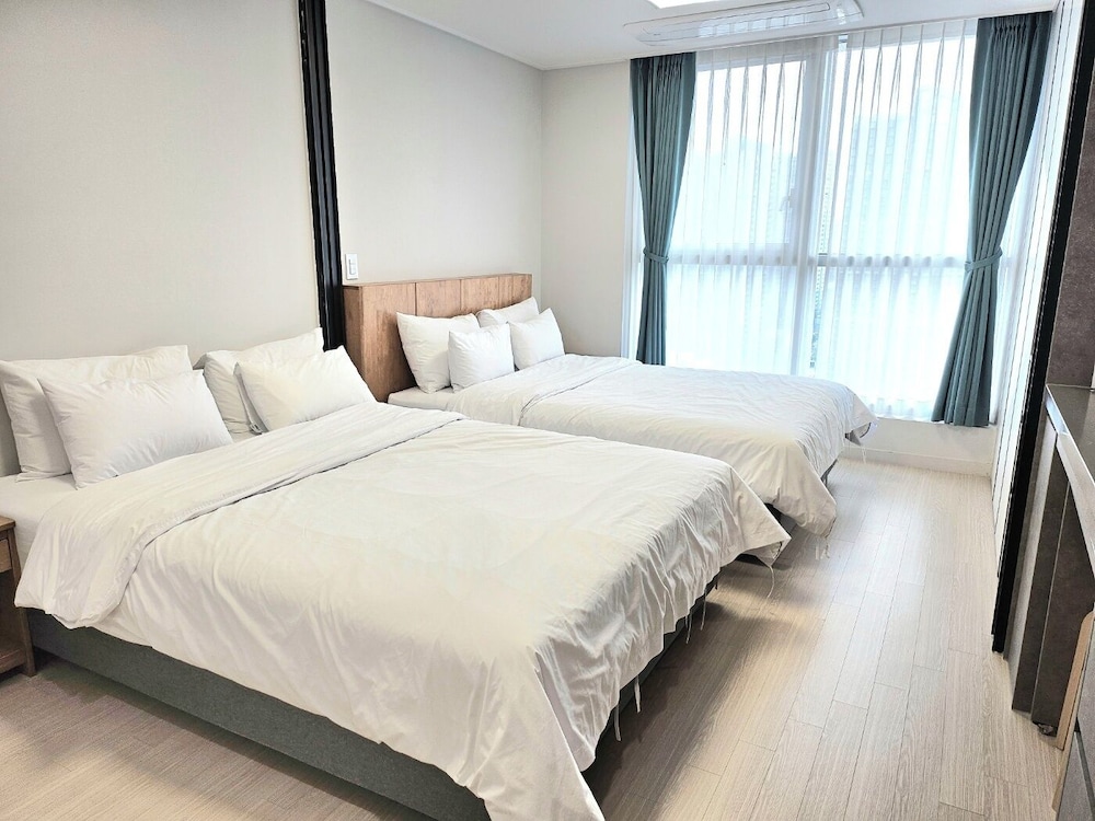 Double Twin Room - Photo 1