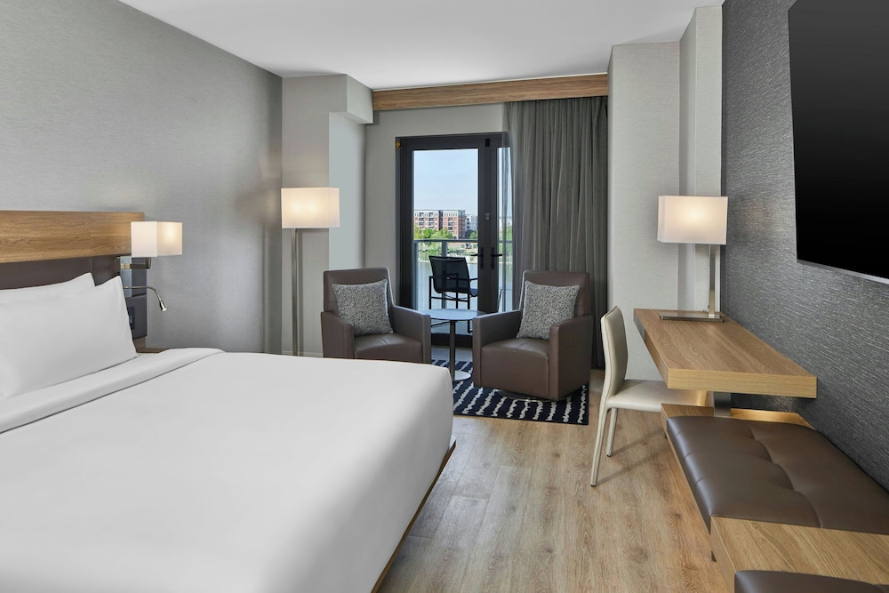 Room, 1 King Bed, Balcony (View)