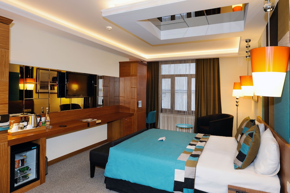Suite, Corner