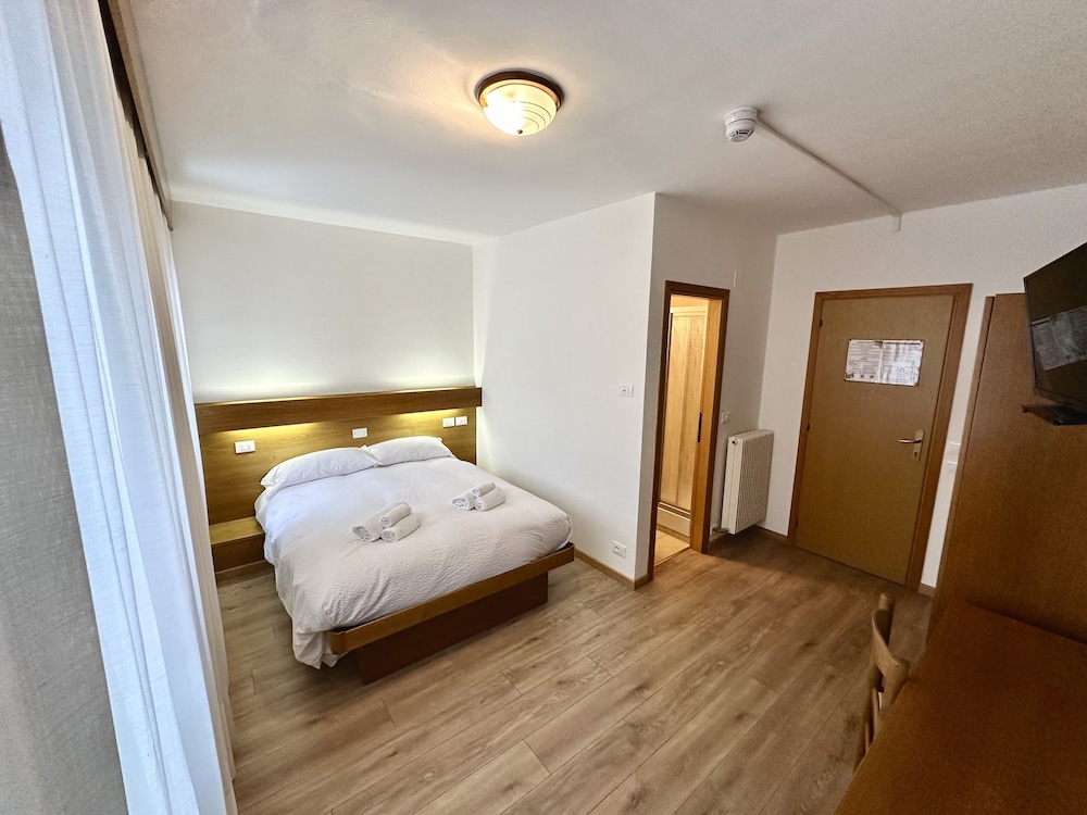 Standard Double or Twin Room, Mountain View