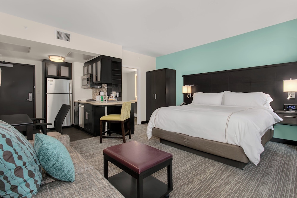 Studio Suite, 1 King Bed, Kitchen (High Floor) photo 1