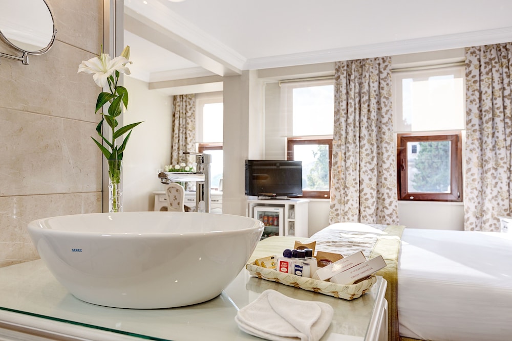 Queen Suite photo 3