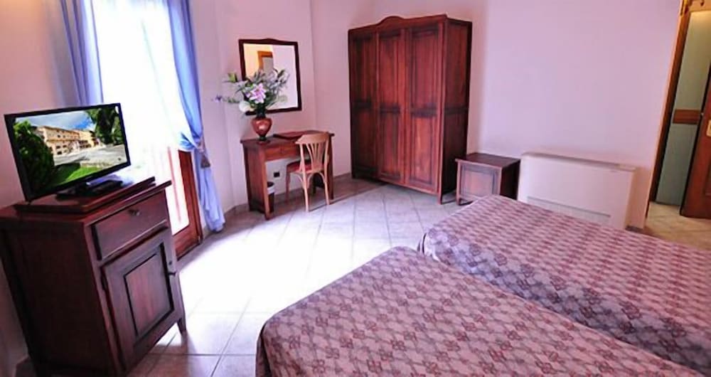 Classic Double Room, City View photo 1