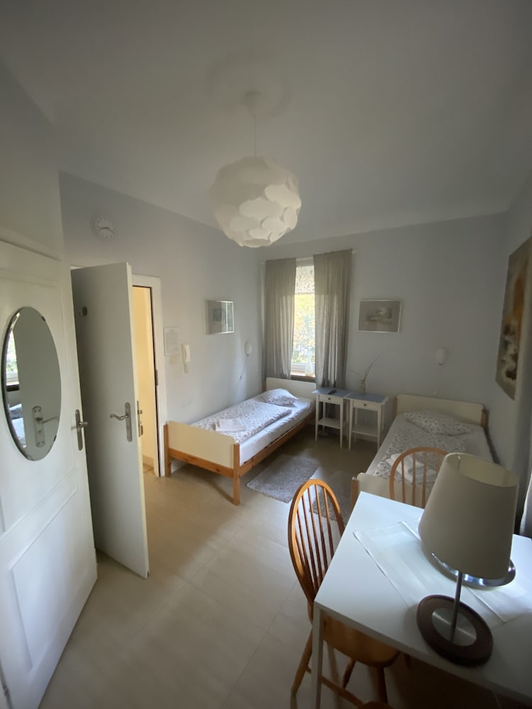 Twin Room - Photo 1