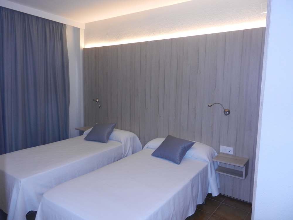 Apartment, 1 Bedroom, Balcony, Pool View (2-4 adults) - Photo 1