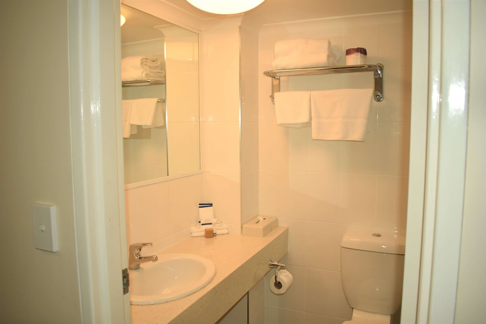 Suite, Multiple Beds, Non Smoking - Photo 4