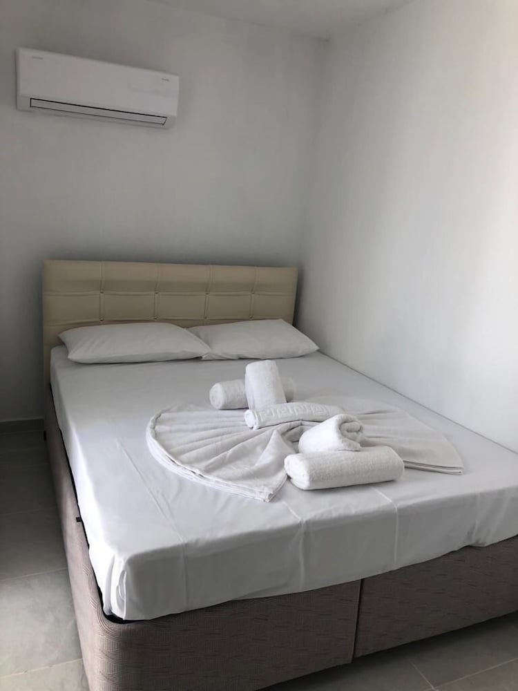 Economy Double Room, 1 Queen Bed photo 2