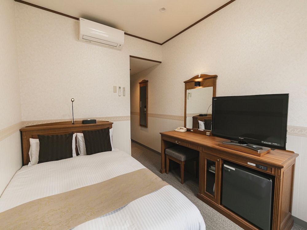 Basic Room, 1 Double Bed, Non Smoking - Photo 1