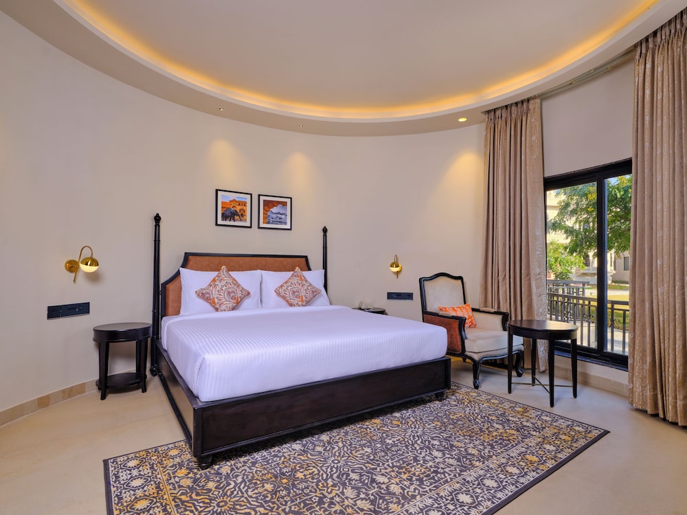 Premium King Room With Balcony - Photo 2