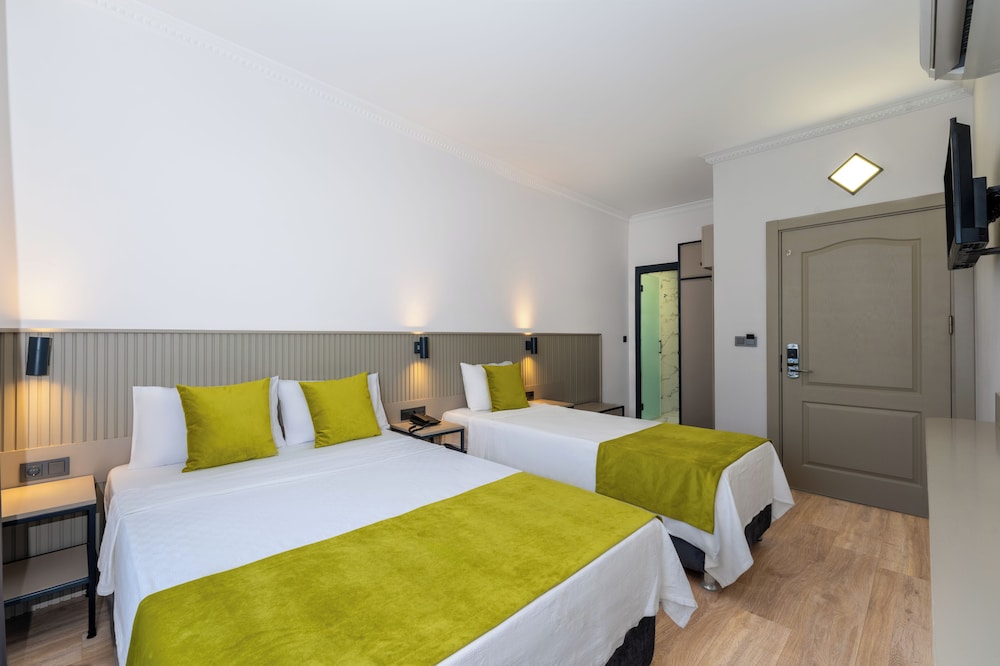 Standard Triple Room photo 2