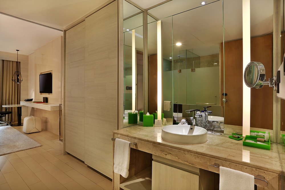 Room, 2 Twin Beds, View, Poolside