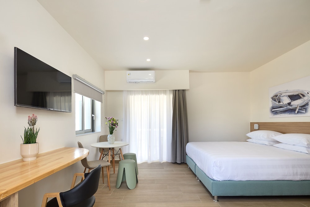 Junior Studio Suite, 1 King Bed photo 1