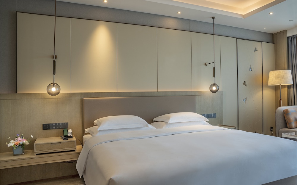 Junior Suite, 1 King Bed - Photo 11