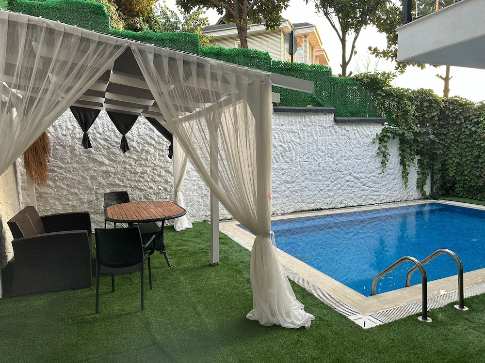 Exclusive Room, 1 King Bed with Sofa bed, Pool Access