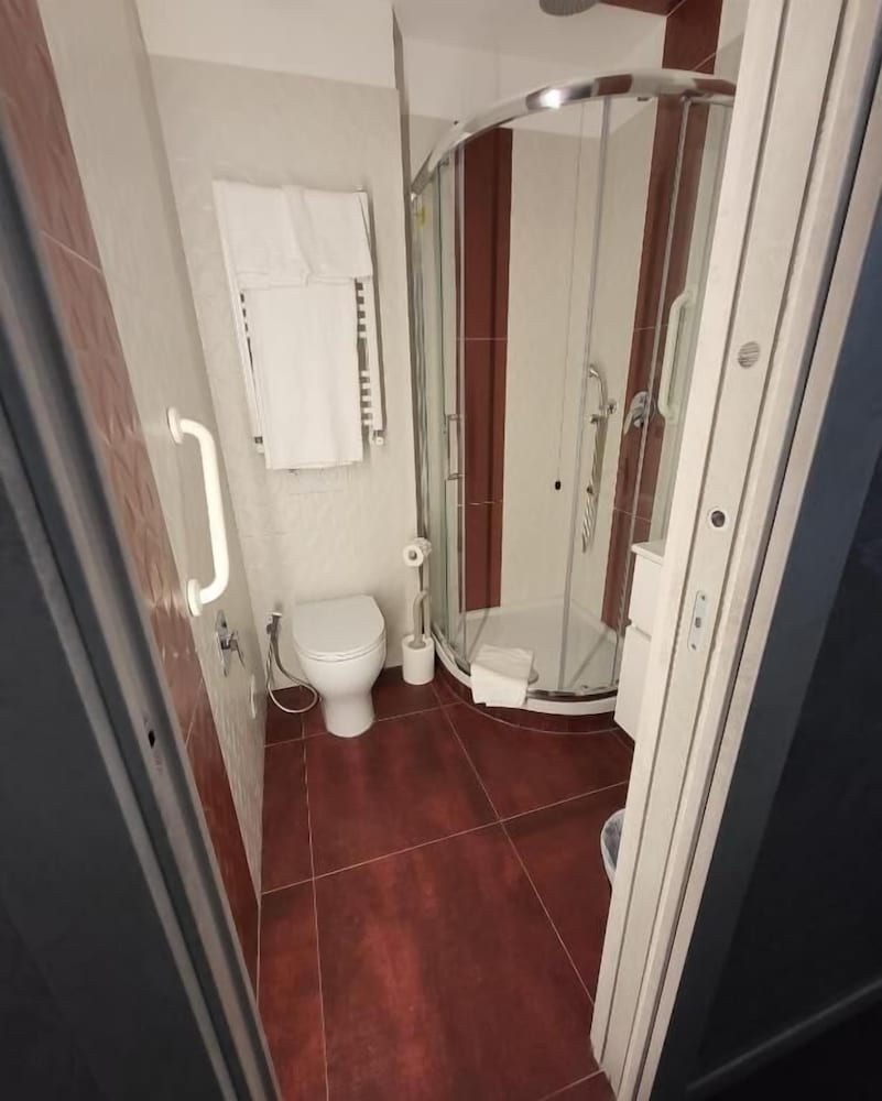 Deluxe Double Room, Jetted Tub - Photo 6
