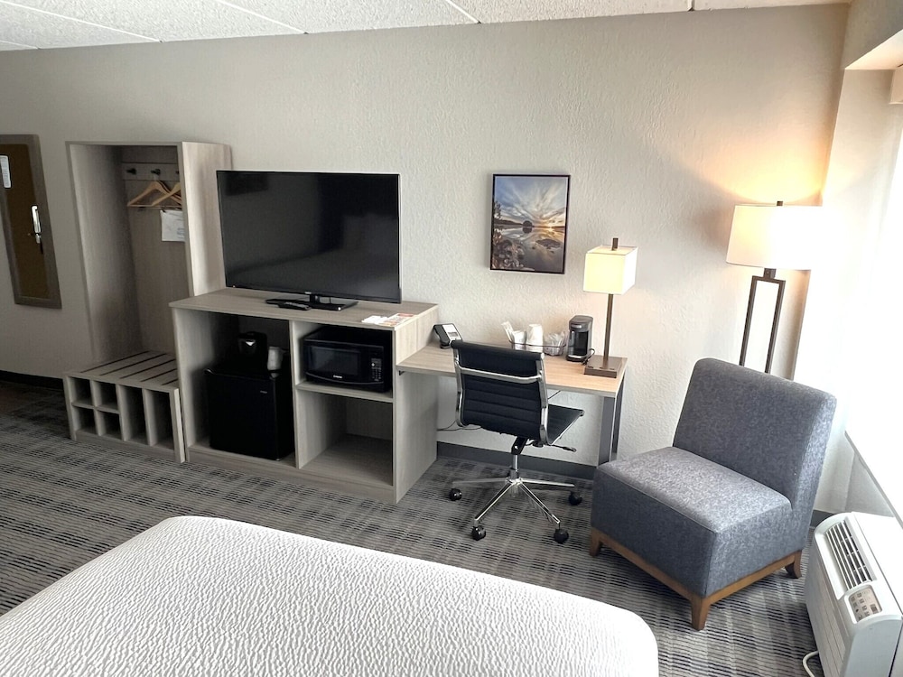 Room, 2 Queen Beds, Non Smoking - Photo 6