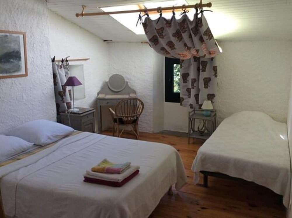 Triple Room (Private External Bathroom) photo 2