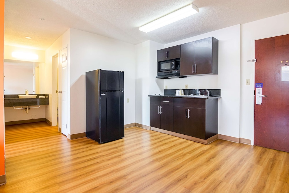 Premium Suite, 2 Queen Beds, Non Smoking, Kitchen - Photo 6