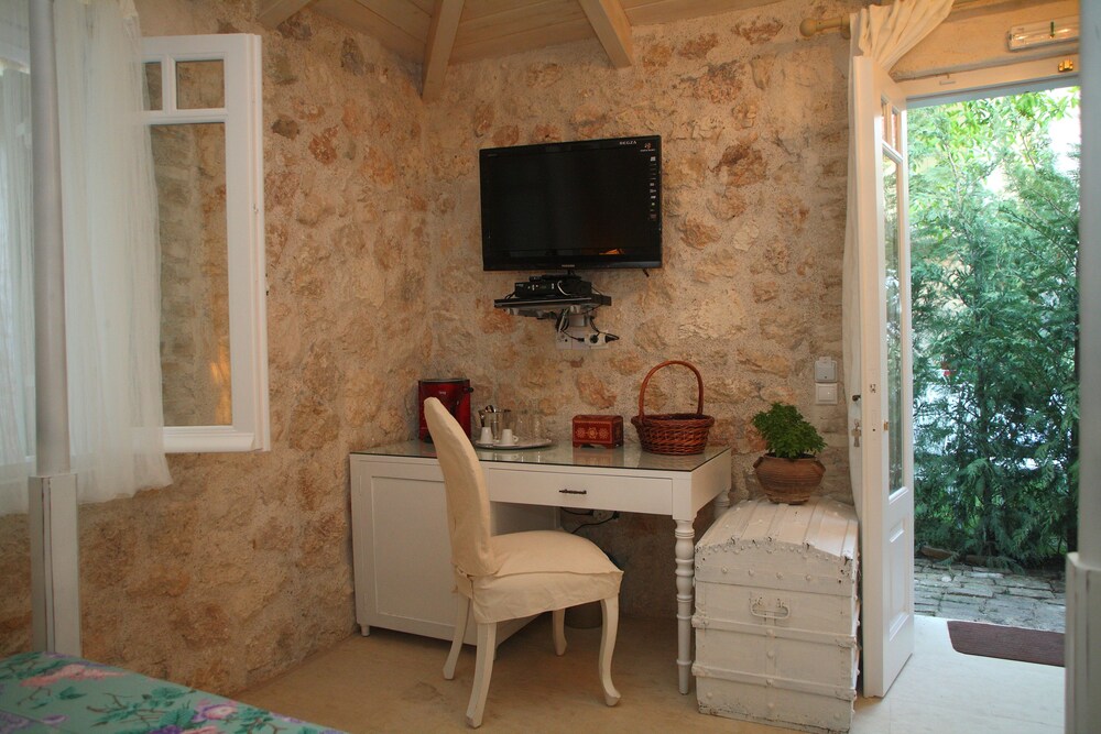 Suite, Garden View (Blue)