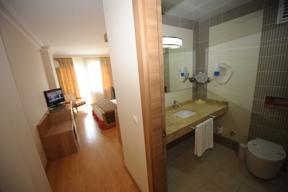 Standard Room, 1 Double or 2 Twin Beds - Photo 8