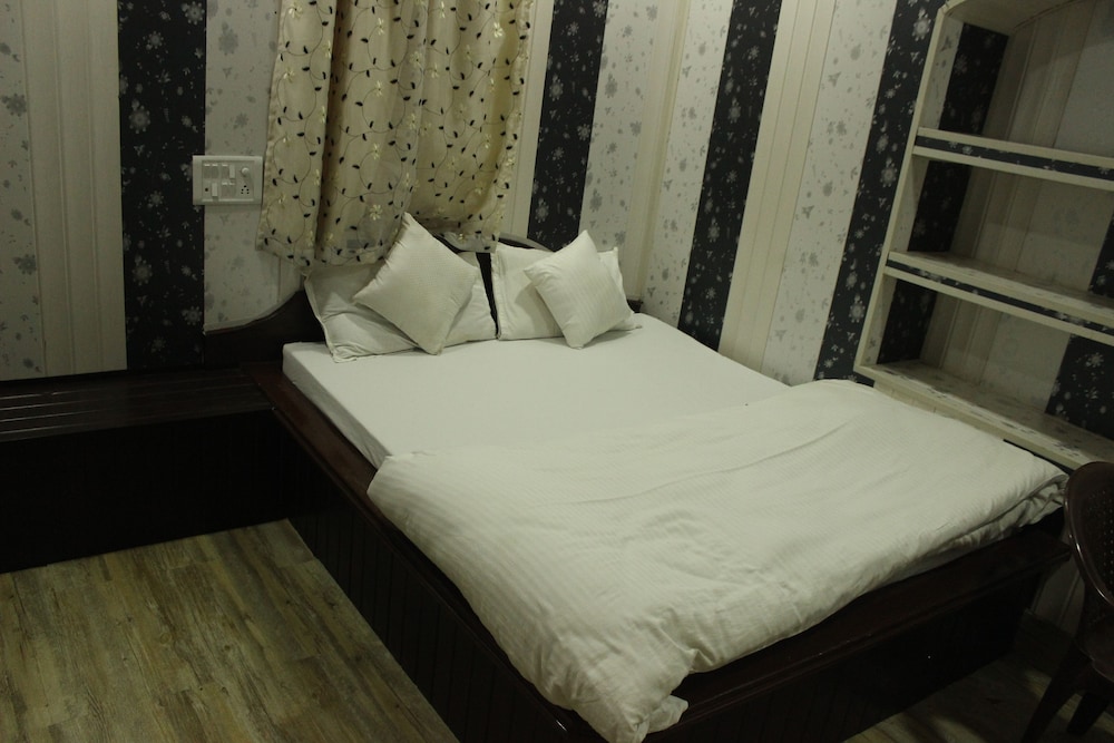 Deluxe Non AC Room photo 3
