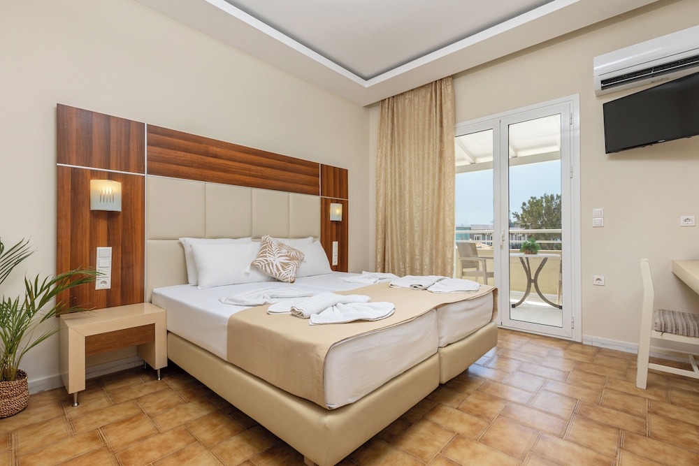 Superior Room, Pool View
