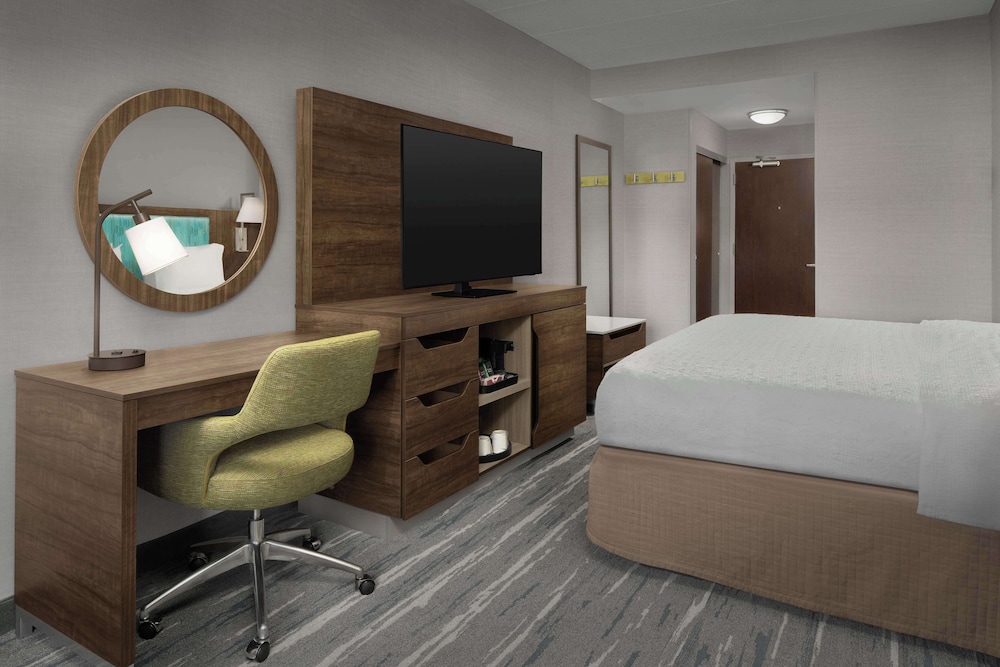 Room, 1 King Bed with Sofa bed, Non Smoking, Refrigerator - Photo 4