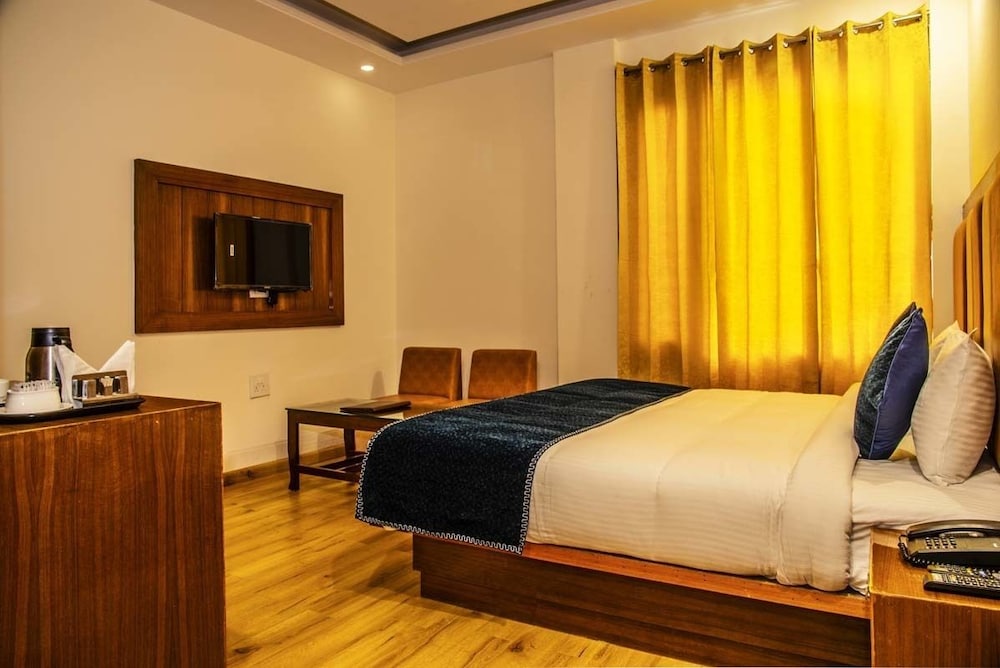 Standard Double Room, 1 Queen Bed, Slope side photo 1