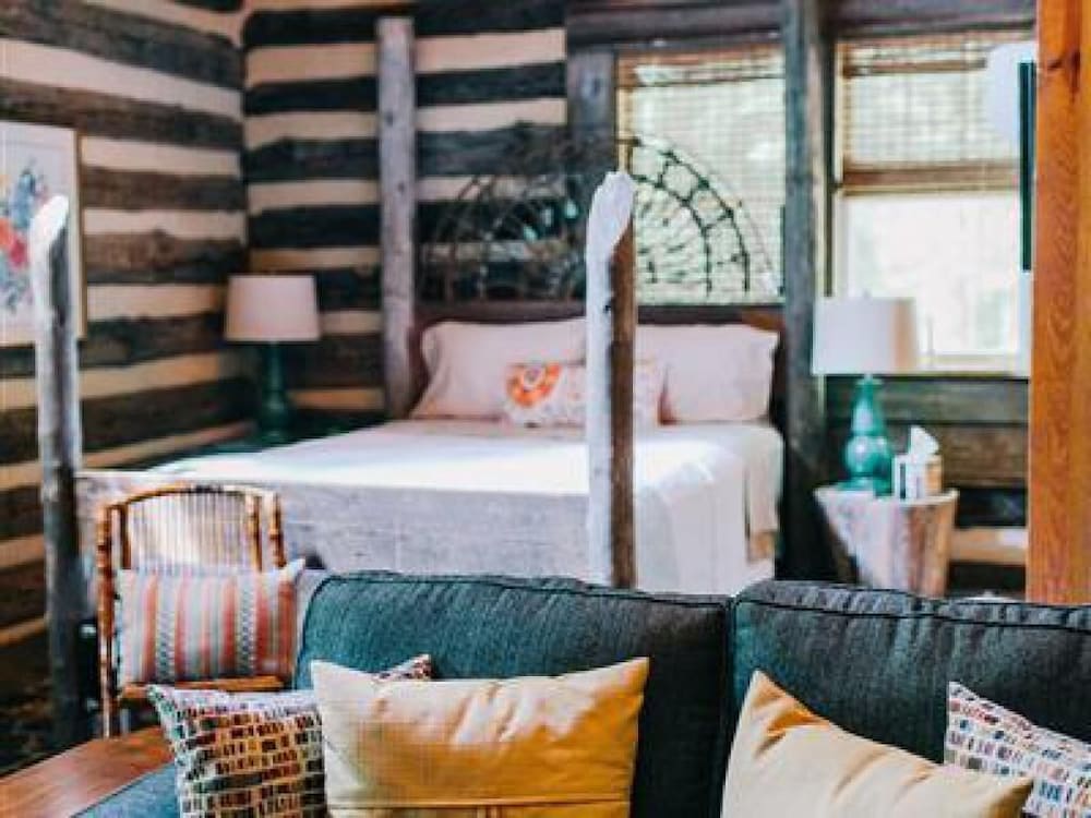 Standard Cabin, Ensuite (Tobacco Barn) photo 1