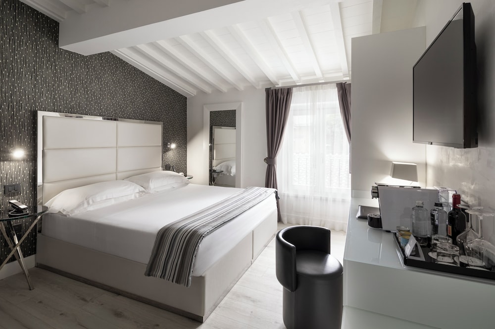 Superior Double or Twin Room - Photo 3